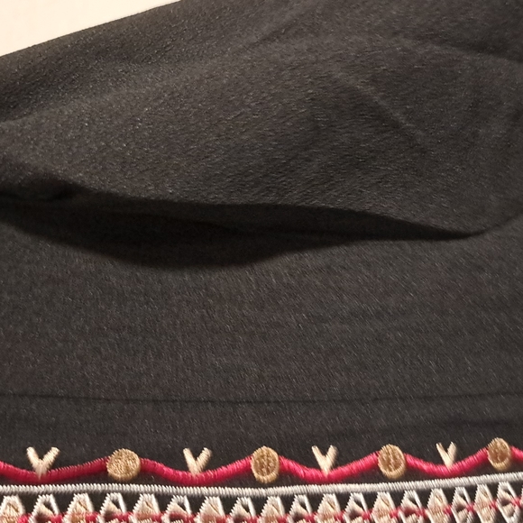 New 3/4 sleeve embroidered top - Picture 14 of 16